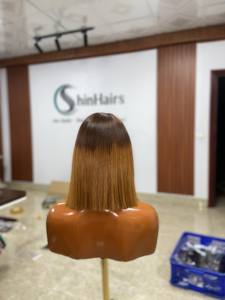 Usine de vente en gros de perruques en cheveux humains du Vietnam, cheveux vierges Remy 100%, densité naturelle, longueur et couleur personnalisées pour l'exportation - Product Image 2