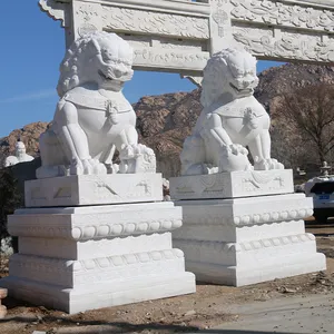 มือแกะสลักหินอ่อนธรรมชาตินั่งสิงโตตกแต่งสวนสัตว์ Fu สุนัขรูปปั้น