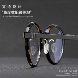 Gafas de Titanio Puro Ultraligeras para Mujer Linde 1823, Montura Pequeña Retro Hawksbill, UV400, Venta al por Mayor, Mismo Estilo que la Gran Marca Linde - Product Image 4