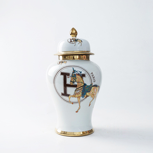 Pot contemporain en porcelaine chinoise blanc et or de luxe Pot de temple européen en céramique antique avec chevaux - Product Image 3