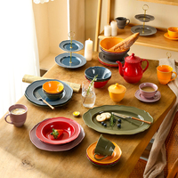 Fabricant de vaisselle en céramique LovingHome, taille personnalisée, qualité alimentaire, résistant à la chaleur, assiettes de service en porcelaine rouge