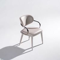 Chaises de salle à manger modernes et minimalistes en cuir véritable avec accoudoirs pour usage domestique ; Chaise de salle à manger en métal et cuir véritable de luxe léger
