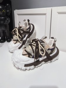 Chaussures robustes à semelle crantée et cloutée, design personnalisé, avec étiquette d'identification, marque privée, prêtes à expédier - Product Image 6