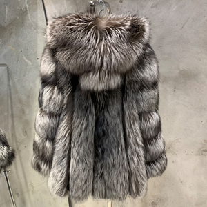 Giacche e Cappotti Invernali Caldi di Lusso in <span class=keywords><strong>Pelliccia</strong></span> di Volpe Argentata Naturale da <span class=keywords><strong>Donna</strong></span> <span class=keywords><strong>con</strong></span> Cappuccio - Product Image 2