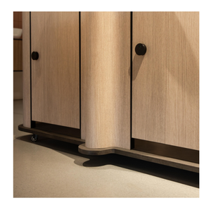 木目仕上げのDEBOエコノミーグレードトイレキュービクルソリューション - Product Image 4