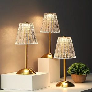 Modern Scandinavisch design, eenvoudige aanraakbediening, draadloze LED-nachtlamp, handig oplaadbaar, ijzeren luxe design, geschikt voor restaurant en bar. - Product Image 1