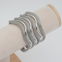 Bracelet manchette doré multi-couches en maille ondulée, jonc ouvert en métal, finition brillante, large, ondulé, minimaliste, pour femme