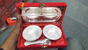Ensemble de bols modernes plaqués or, bols en métal faits à la main avec plateau et cuillères, plat de service poli, passe au lave-vaisselle, idéal pour les cadeaux de mariage - Product Image 3
