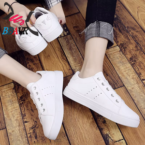 Vente en gros de baskets décontractées pour filles, chaussures plates en PU blanches pour femmes - Product Image 6