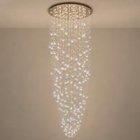 Lustre en verre coloré sur mesure, grande installation suspendue pour hall d'hôtel de luxe, villa, atrium, escalier, éclairage intérieur