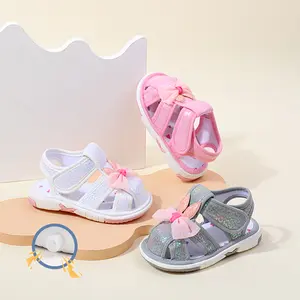 Sandálias de verão para bebês meninas e crianças com decoração de arco e bico anti-colisão, sapatos de bebê para caminhar