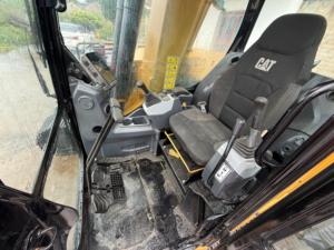 Excavatrice sur chenilles Caterpillar 310 d'occasion à faible nombre d'heures, système hydraulique stable et performant pour les travaux routiers, municipaux et agricoles. - Product Image 6
