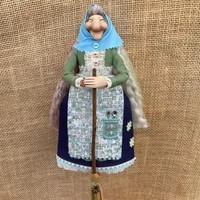 Décoration de poupée sorcière suspendue pour Halloween, figurine de grand-mère en tissu faite à la main avec balai et panier pour la décoration murale intérieure de fête ou de véranda