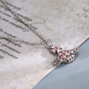 สร้อยคอรูปดาวเสาร์ประดับเพทายสีชมพูใหม่ ดีไซน์แบบฝังขอบโลหะผสม ยี่ห้อเวสเทิร์นควีนแม่ วิเวียน เครื่องประดับแฟชั่นสำหรับผู้หญิง ขายส่ง - Product Image 2