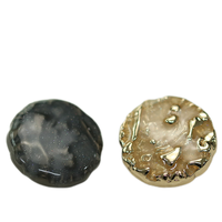 Kancing Logam Bulat Berlapis Emas Hitam Bebas Nikel dengan Permukaan Berlubang Gaya Mewah untuk Mantel Bulu dan Gaun