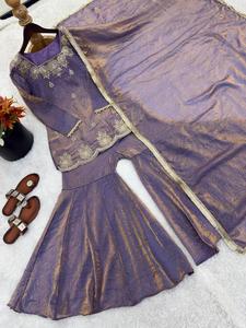 Salwar Kameez morado bordado para mujer con dupatta, atuendo tradicional indio pakistaní para bodas y fiestas. - Product Image 1