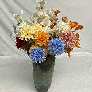 Boule de chrysanthèmes à trois têtes en cristal, fleur artificielle pour la décoration de salles de mariage et les allées; Boule de fleurs artificielles à épines pour restaurants - Product Image 1