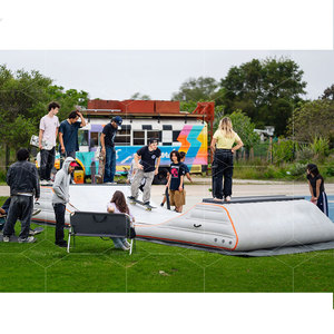 Plate-forme gonflable personnalisée en PVC, tapis d'air, rampe de piscine en U, rampe de skateboard, rampe d'atterrissage pour les sports de skate - Product Image 3