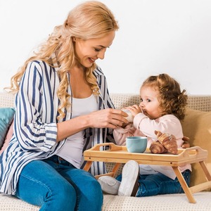 Bandeja de bambú para cama con patas plegables y asas, bandeja de desayuno para sofá, bandeja de servir de bambú para comer, bandeja de aperitivos para el hogar - Product Image 5