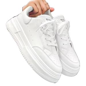 รองเท้าผ้าใบสปอร์ตสำหรับผู้ชาย พื้นกันลื่น ซับในตาข่าย ใส่ได้ทุกฤดู เหมาะสำหรับเดินเล่นกลางแจ้ง - Product Image 1