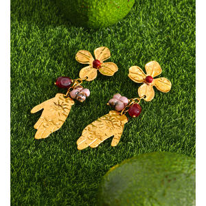 Boucles <span class=keywords><strong>d</strong></span>'oreilles pendantes en forme de main en acier inoxydable de style métallique JINYOU 2282, accessoires en perles de céramique - Product Image 2