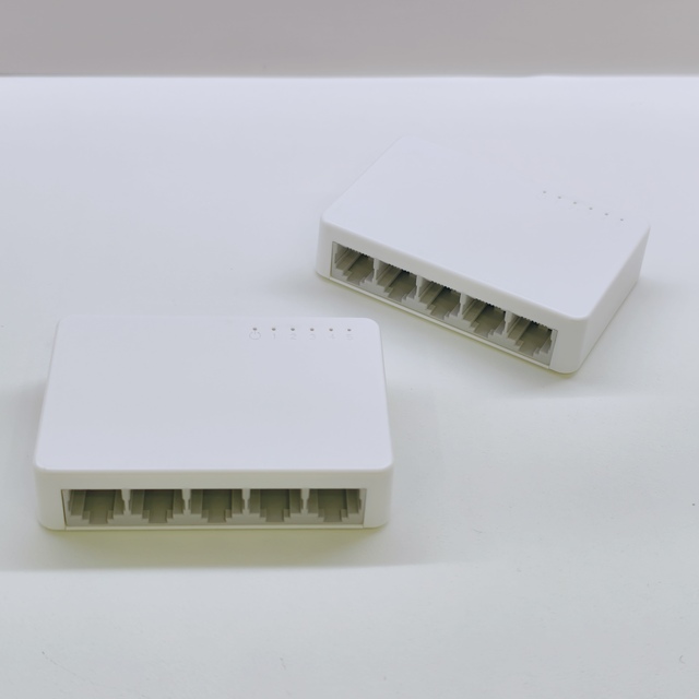 High Quality 10/100/1000M 10Gbps Plastic 5-Port Gigabit Mini Desktop Ethernet Switch with 2K MAC Address Full-Duplex/Half-Duplex