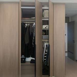 Puerta Corredera Automática Moderna de Estilo Italiano, Ensamblada a Medida, para Vestidores, Hoteles y Dormitorios - Product Image 3