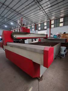Machine de découpe à jet d'eau CNC 5 axes Aitao, moteur haute pression pour la découpe de carreaux, de quartz et de verre, certifiée ISO9001 CE - Product Image 5