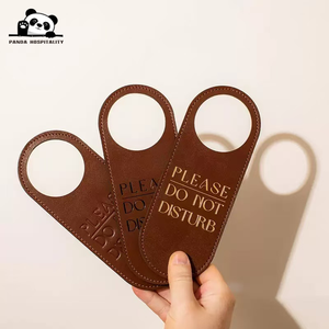 Veuillez ne pas déranger - Panneau de <span class=keywords><strong>porte</strong></span> de <span class=keywords><strong>chambre</strong></span> d'hôtel personnalisé avec logo - Panneau double face en cuir avec numéro de <span class=keywords><strong>porte</strong></span> pour hôtel - Product Image 1