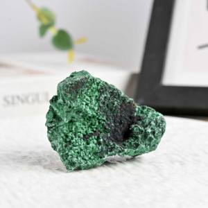 Espécimen Mineral de Malaquita de Alta Calidad, Cristal Verde Natural en Bruto para Adorno de Escritorio, Sanación Reiki y Colección - Product Image 1