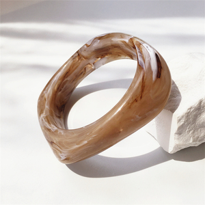 UJBOX OEM logotipo personalizado Irregular geométrico acrílico brazalete mármol proveedor mayorista para <span class=keywords><strong>Boutique</strong></span> y tienda de regalos - Product Image 3