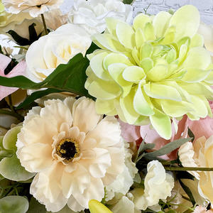 Arreglo floral artificial hecho a mano, romántico y de ensueño, con rosas blancas y crisantemos verdes para boda - Product Image 2