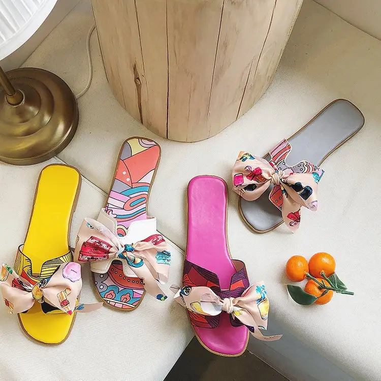 Color ribbon bow flat heel flat slippers women's new summer wear broken flower flip flops wholesale sandals