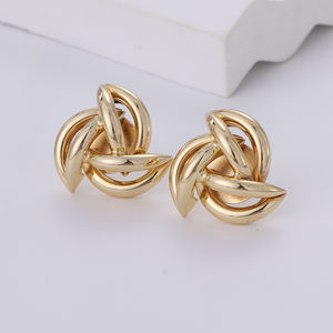 Conjunto de joyas de acero de alta calidad para mujer, pendientes de diseño hueco de acero inoxidable para mujer, oro de 18 quilates resistente al agua - Product Image 5