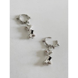 Boucles d'oreilles pendantes Dark Punk en acier inoxydable avec rivets osseux, style tendance pour le quotidien - Product Image 5