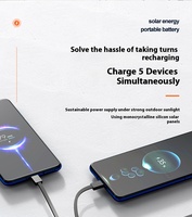La batterie solaire est livrée avec un câble intégré, une batterie portable étanche de 10 000 mAh avec charge sans fil pour une utilisation en extérieur