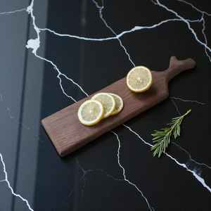 Tabla de Cortar de Madera de Grano Elegante, Fabricada con Madera de Acacia y Mango de Calidad, Proporcionando un Producto Ecológico - Product Image 6