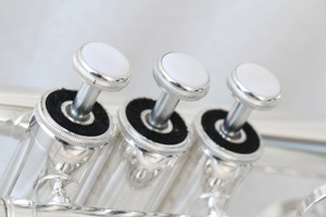 Trompette Piccolo de style japonais <span class=keywords><strong>Bb</strong></span>/A Tone Cupronickel Slides Rotary Valve & 2 Lead Pipes-Placage Argent Fabriqué à partir de laiton durable - Product Image 2
