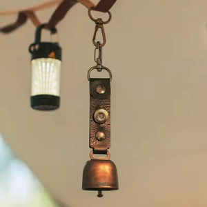 En gros, porte-clés portable en métal avec clochette décorative et pochette pour le camping et la randonnée - Product Image 4