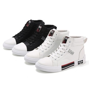Scarpe da skateboard alte in pelle da uomo Sneakers da uomo di marca di moda scarpe sportive antiscivolo Zapatillas Hombre calzature da uomo