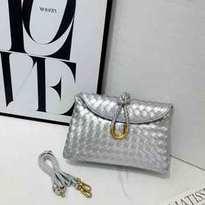 Nouveau style 2026 : Sac <span class=keywords><strong>de</strong></span> soirée en PU tressé, sac enveloppe à rabat, sac à bandoulière/travers tendance tissé à la main avec une seule sangle - Product Image 3