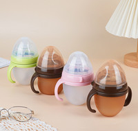 Biberon à lait en silicone de 150ml de grand diamètre avec poignée au toucher réel et paille anti-brûlure et anti-chute imitant le sevrage