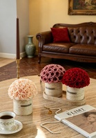 40 Roses Éternelles Préservées dans un Vase en Travertin Naturel avec Plateau Assorti – Décoration de Table Rose Immortelle – Cadeau