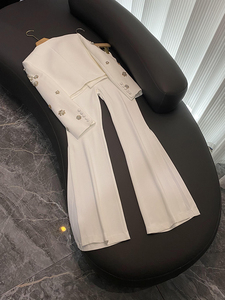 Completo da Donna di Lusso con Perline e Strass, Giacca Corta e <span class=keywords><strong>Pantaloni</strong></span> a Gamba Larga con Spacco, Set 2 Pezzi Bianco - Product Image 3