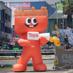 6 metri di altezza, personaggio dei cartoni animati rosso brillante realizzato su misura per il Festival Songkran della Thailandia - Product Image 1