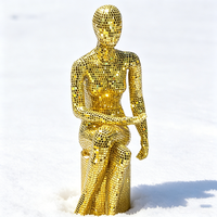 Figurine humaine boule disco dorée, sculpture de femme assise en résine pour la décoration intérieure moderne et l'exposition artistique
