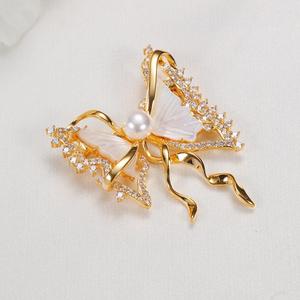 Broche de luxe en perles d'eau douce papillon haut de gamme, anti-éblouissement, simple, avec motif numérique - Product Image 1