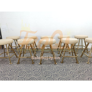 K1106 Chaise <span class=keywords><strong>de</strong></span> casino haute pour comptoir <span class=keywords><strong>de</strong></span> <span class=keywords><strong>bar</strong></span> Chaises <span class=keywords><strong>de</strong></span> tabourets <span class=keywords><strong>de</strong></span> jeu pivotantes Chaise <span class=keywords><strong>de</strong></span> <span class=keywords><strong>bar</strong></span> bon marché en cuir PU Base en métal doré Fente <span class=keywords><strong>Roulette</strong></span> Chaise <span class=keywords><strong>de</strong></span> <span class=keywords><strong>bar</strong></span> - Product Image 4