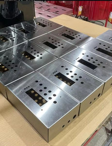 Fabrication sur mesure <span class=keywords><strong>de</strong></span> pièces en tôle d'aluminium et d'acier inoxydable, étanches IP66, pour tableau électrique, avec traitement <span class=keywords><strong>de</strong></span> poinçonnage. - Product Image 1