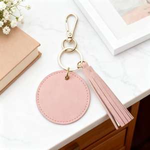 Porte-clés en cuir PU avec logo personnalisé et pompon – Charme de sac tendance pour femme et porte-clés minimaliste pour usage quotidien féminin - Product Image 5